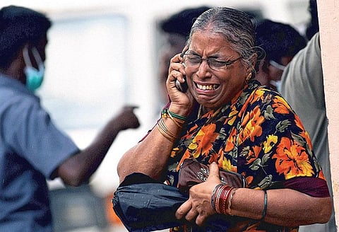 ஒளியில் தெரிந்த இருள் நொடிகள்: வெள்ளத்தினூடே கேமராவின் பயணம்