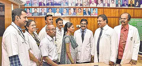 நெஞ்சு பகுதி எலும்புகளை வெட்டாமல் சிறு துவார அறுவை சிகிச்சை மூலம் இளம்பெண்ணுக்கு செயற்கை இதய வால்வு: அரசு ஸ்டான்லி மருத்துவமனை டாக்டர்கள் சாதனை