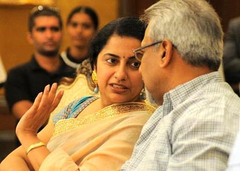 மணிரத்னம் ரிமேக்கில் ஈடுபாடு காட்டாதது ஏன்?- சுஹாசினி பதில்