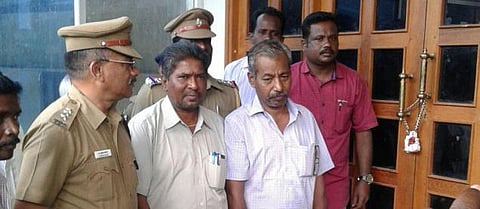 மாணவிகள் உயிரிழந்த வழக்கு: 4 பேரிடம் விசாரணை