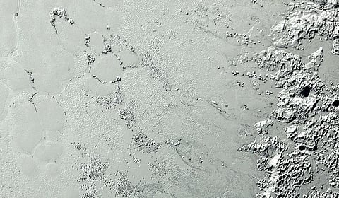 புளுட்டோவில் மிதக்கும் மலைகள்: புதிய தகவல்களை வெளியிட்டது நாசா