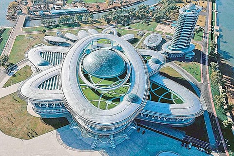 அணு வடிவக் கட்டிடம்