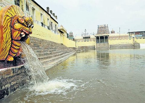 50 ஆண்டுகளுக்குப் பிறகு பொற்றாமரைக் குளத்தில் காவிரி நீர்: மகாமகக் குளத்தில் சோதனை அடிப்படையில் தண்ணீர் திறப்பு