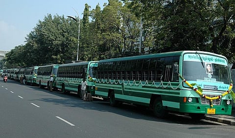 ரூ.144 கோடியில் புதிதாக 701 பேருந்துகள், 65 சிற்றுந்துகள்: முதல்வர் கொடியசைத்து துவக்கி வைத்தார்