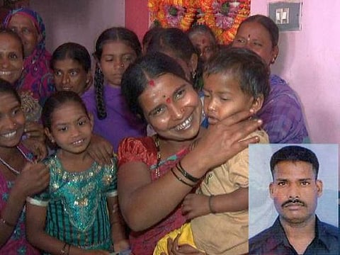 சியாச்சினில் மீட்கப்பட்ட ராணுவ வீரர் கோமாவில் இருப்பதாக தகவல்