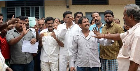 பள்ளிக் கட்டணம் செலுத்த முடியாததால் மகனைக் கொன்று தொழிலாளி தற்கொலை: வேடசந்தூர் அருகே துயரச் சம்பவம்