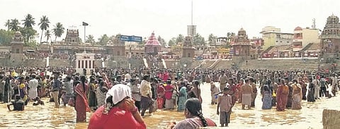 மகாமகப் பெருவிழாவையொட்டி ஆதிகும்பேஸ்வரர் கோயிலில் 63 நயன்மார்கள் வீதியுலா