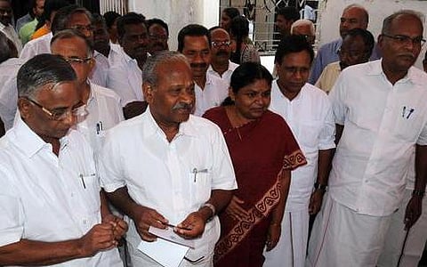 தமிழக சட்டப்பேரவையில் இருந்து எதிர்க்கட்சிகள் வெளிநடப்பு