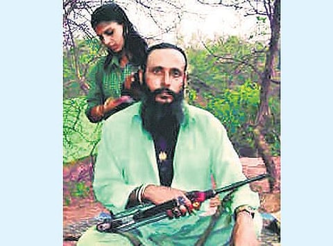 உ.பி.யில் மேலும் ஒரு கொள்ளையன், மாபியா தலைவனுக்கு சிலை