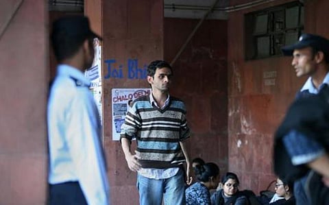 ஜேஎன்யூ மாணவர்கள் இருவரை சரணடைய ஐகோர்ட் உத்தரவு; சட்ட நடவடிக்கைக்கு டெல்லி போலீஸ் தீவிரம்