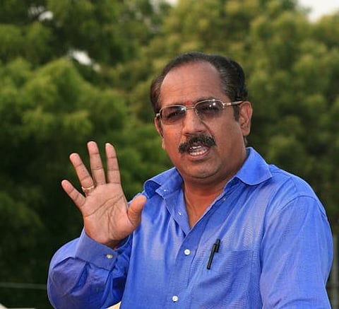 இளைஞர்களை அலைக்கழிக்கும் அலைபேசிகள்: எழுத்தாளர் இந்திரா சவுந்திரராஜன் ஆதங்கம்