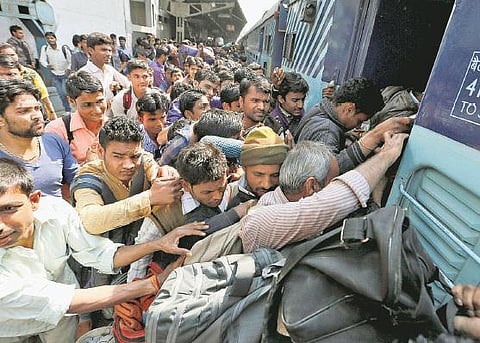 பயணிகள், சரக்கு கட்டணம் மூலம் ரயில்வே துறைக்கு கிடைக்கும் வருமானம் குறையும்
