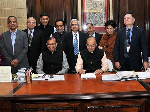 மக்களவையில் 2016-17 பொது பட்ஜெட் தாக்கல்: வருமான வரி விலக்கு உச்சவரம்பில் மாற்றமில்லை