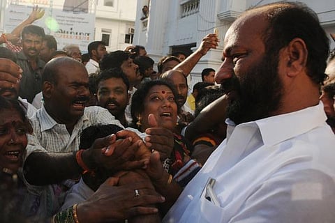 கால்நடைத் துறை அமைச்சர் டி.கே.எம்.சின்னையா திடீர் நீக்கம்