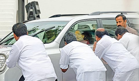 ஞாயிறு அரங்கம்: ஜெயலலிதாவாதல்!