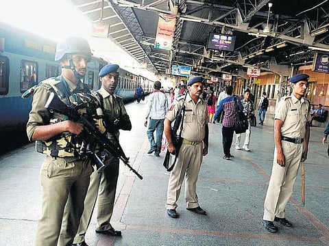 தீவிரவாதிகள் ஊடுருவல் எதிரொலி: வட மாநிலங்களில் உச்சகட்ட பாதுகாப்பு