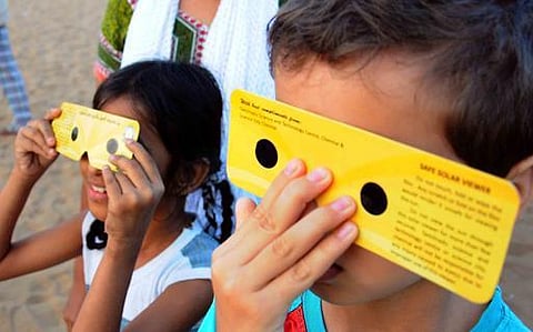 முழு சூரிய கிரகணம்: இருளில் மூழ்கிய இந்தோனேசியாவின் சில பகுதிகள்