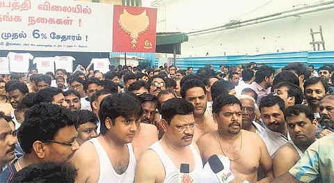 கலால் வரியை ரத்து செய்யக்கோரி நகைக் கடை உரிமையாளர்கள் 10-வது நாளாக கடையடைப்பு