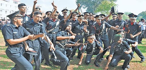 நாட்டின் பாதுகாப்பில் அர்ப்பணிப்பு உணர்வுடன் செயல்பட வேண்டும்: ராணுவ அதிகாரிகளுக்கு தளபதி தல்பீர்சிங் வேண்டுகோள்