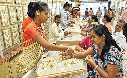 18 நாட்கள் கடையடைப்பு எதிரொலி: நகைக் கடைகளில் அலைமோதும் கூட்டம் - ஒரே நாளில் 50 சதவீதம் விற்பனை அதிகரிப்பு