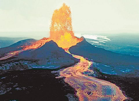 நெடுநெடுவென வளர்ந்த எரிமலை!