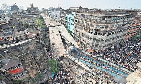 கொல்கத்தா மேம்பால விபத்தில் பலி 24 ஆனது; மீட்புப் பணிகள் தீவிரம்