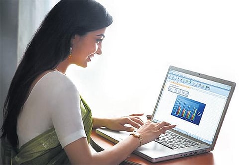 பார்வை: பெண்களால் ஆணுக்கு நிகராகப் பணியாற்ற முடியுமா?