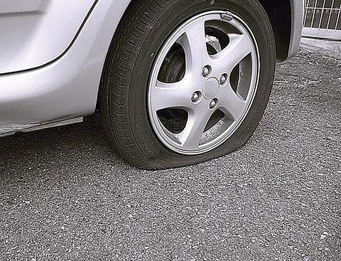 டிப்ஸ்: கோடைக்காலத்தில் கார் டயர் வெடிக்காமலிருக்க...