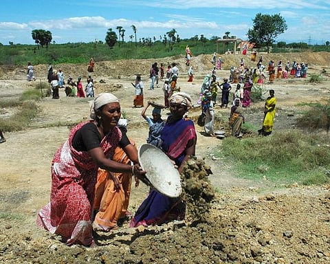 100 நாள் வேலைதிட்டத்தில் ஏப்ரல் 1 முதல் ஊதியம் உயர்வு