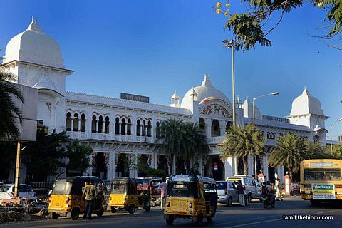 16 - எழும்பூர் (தனி)