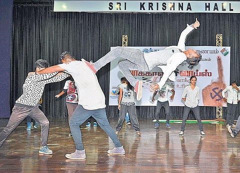 ‘தி இந்து’ மற்றும் தேர்தல் ஆணையம் இணைந்து நடத்திய விழா: ஆள்காட்டி விரலில் படரும் ‘மைதான் நமக்குப்பெருமை- ‘வாக்காளர் வாய்ஸ்’ நிகழ்ச்சியில் ஒலித்த குரல்