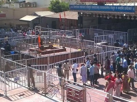 சிங்னாபூர் சனிபகவான் கோயிலுக்குள் பெண்கள் நுழைய அனுமதி: போராட்டத்துக்கு கிடைத்த வெற்றி