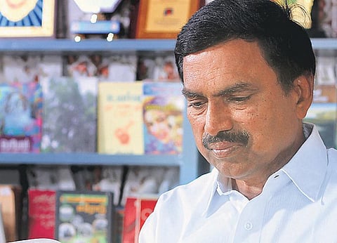 நான் என்ன படிக்கிறேன்? - த.ஸ்டாலின் குணசேகரன்