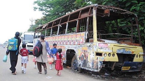 பஸ் ஓட்டை வழியாக பள்ளி சிறுமி விழுந்து இறந்த சம்பவம்: பள்ளிகளுக்கு உயர் நீதிமன்றம் புதிய உத்தரவு