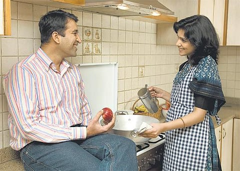 விவாதக் களம்: ஆண்களின் ஒத்துழைப்போடு பணிச் சலுகைகள் அவசியமே!