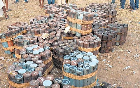 கேரள விபத்து எதிரொலி: கோயில், விழாக்களில் பட்டாசு வெடிக்க தடை கோரி வழக்கு