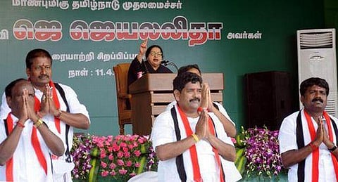 மதுவிலக்கு: கருணாநிதியை விமர்சித்து ஜெ. குட்டிக் கதை