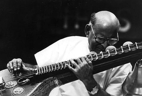 இயக்குநர் நாற்காலிக்கு பெருமை சேர்த்தவர் வீணை எஸ்.பாலசந்தர்