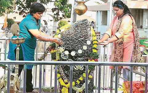 விவாதம்: பெண்கள் பிழைத்திருப்பதே குற்றமா?