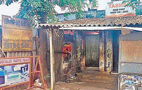 தொடர் போராட்டம், மாவோயிஸ்ட் அச்சுறுத்தலால் தமிழக எல்லையோர மதுக்கடை மூடல்