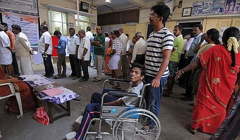 தமிழகத்தில் மாற்றுத்திறனாளி வாக்காளர்கள் எத்தனை பேர்?- விவரம் இல்லை என்கிறது தேர்தல் துறை