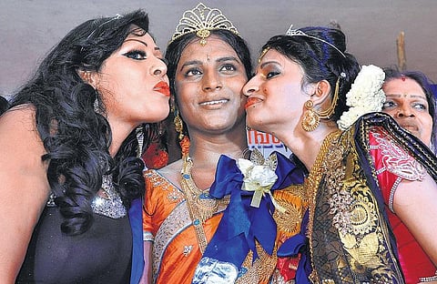 விழுப்புரத்தில் மிஸ் கூவாகம் போட்டி: அழகி பட்டம் வென்றார் சேலம் காயத்ரி