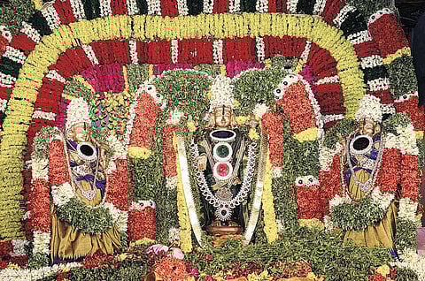 பிரார்த்தனையில் வீசட்டும் மலரின் மணம்