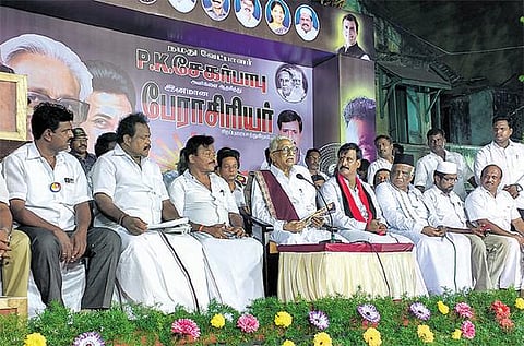 கொளுத்தும் வெயிலில் அனல் பறக்கும் பிரச்சாரம்: துறைமுகம் தொகுதியை முற்றுகையிடும் அரசியல் கட்சிகள்