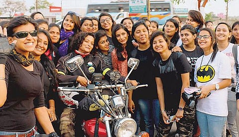 ஈஷா குப்தா @ இந்திய சாலைகள்: மலையும் அலையும் மோதும் மேற்கு வங்கம்