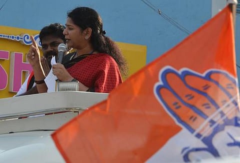 ஒகேனக்கல் கூட்டுக் குடிநீர் திட்டத்துக்கு ஜெ. சொந்தம் கொண்டாடுவதா?- கனிமொழி