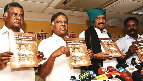 வீட்டுக்கு ஒரு பெண் பட்டதாரிக்கு அரசு வேலை: மக்கள் நலக் கூட்டணி தேர்தல் அறிக்கையின் முக்கிய அம்சங்கள்