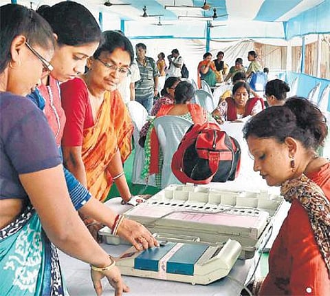 மேற்குவங்கத்தில் இன்று 5-ம் கட்ட வாக்குப்பதிவு: வன்முறைகளை தடுக்க 144 தடை உத்தரவு அமல்