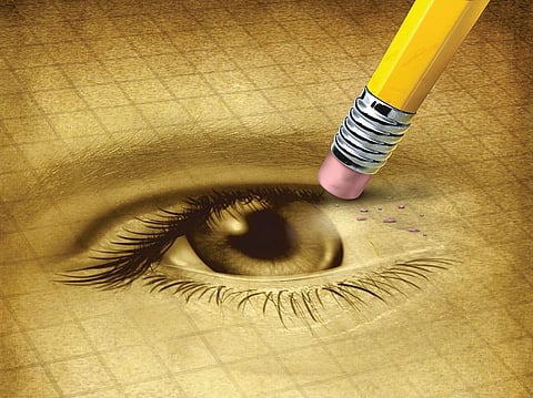 கொஞ்சம் அசந்தால் பார்வை பறிபோகும்