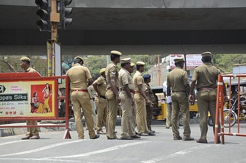 தேர்தல் முடியும் வரை விடுமுறை கிடையாது: ஓய்வின்றி பணிபுரிவதால் போலீஸார் தவிப்பு